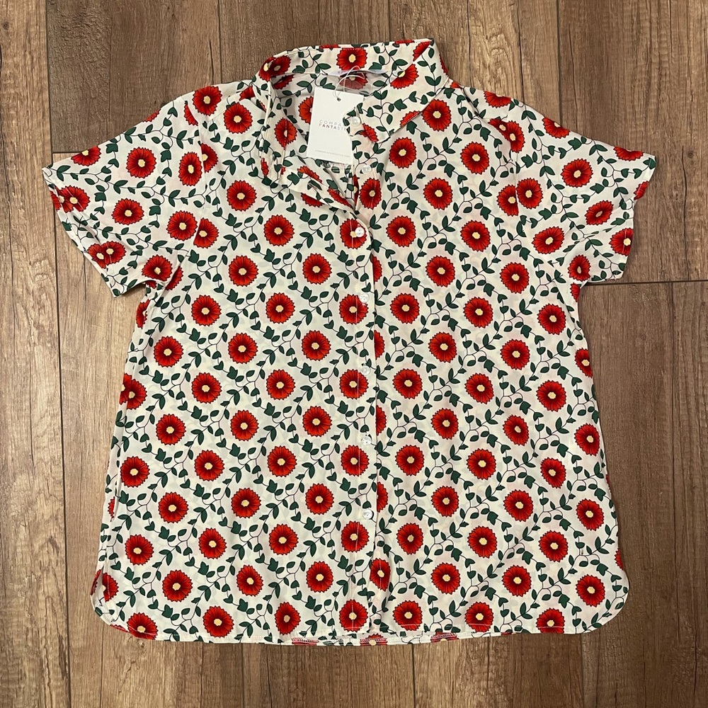 L “Compania Anastasia” Button Up Flower Top! Perfect paired with Skinny Jeans.